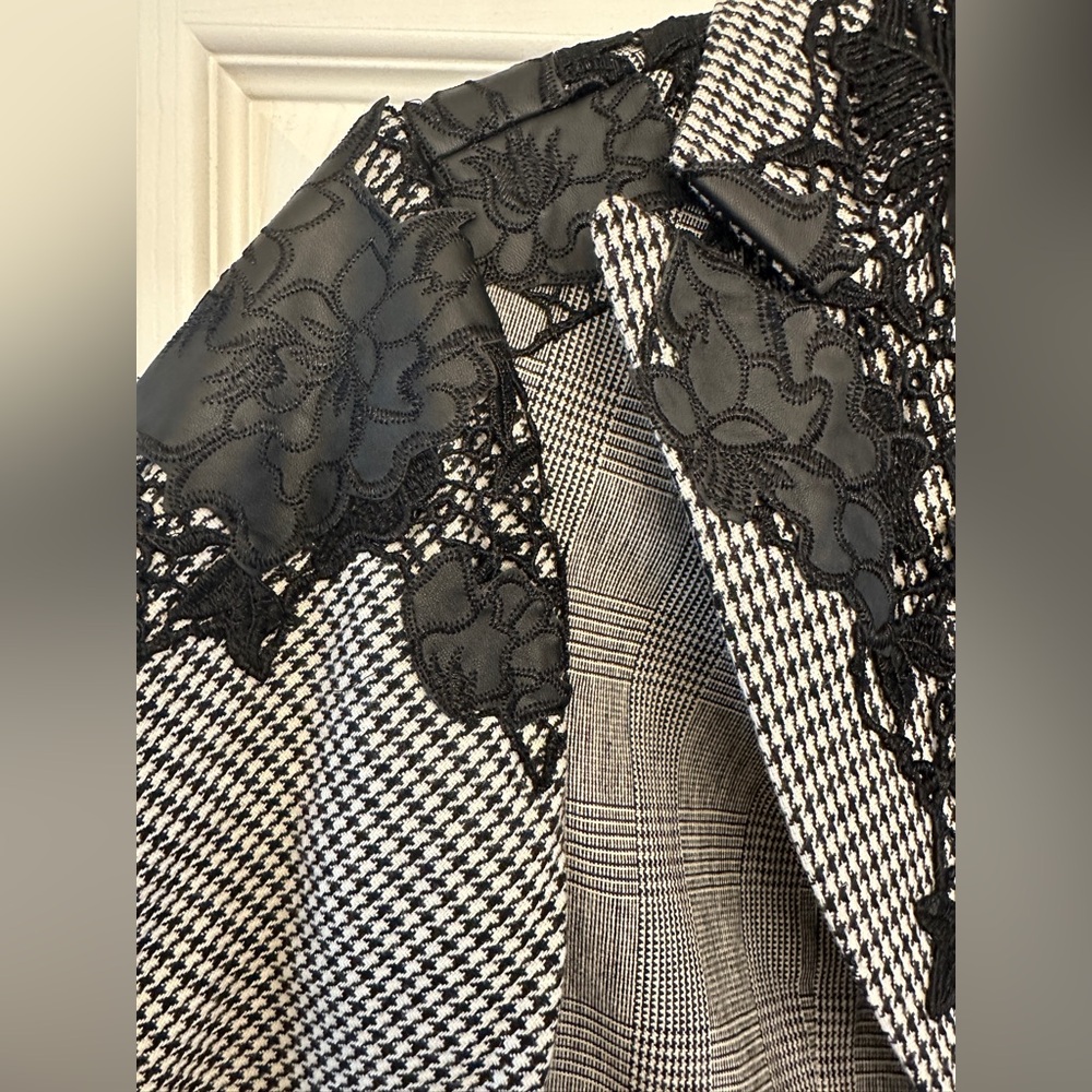 Bebe “Drita” Houndstooth Lace Cape Jacket – Size 4 - Picture 6 of 15